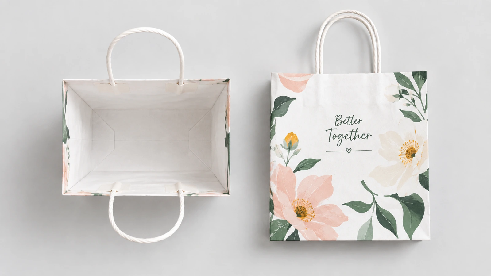 「Better Together」の文字が入った、ねじり持ち手付き白花柄バッグの開いた状態と立てた状態